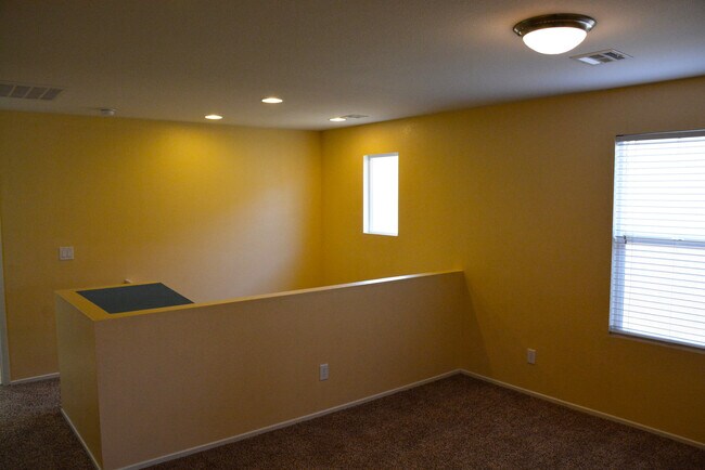 Building Photo - Impeccable Home in a Cul-de-Sac with Great Curb Appeal!
