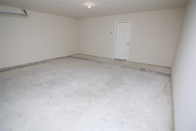 Building Photo - 12039 Clifton Oaks Dr