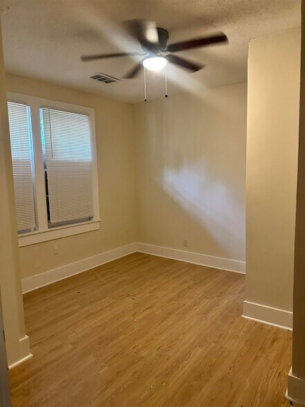 Building Photo - 1683 Walker Ave
