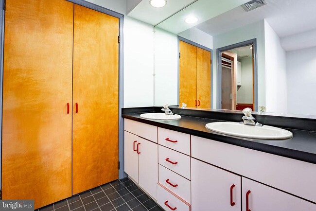 Building Photo - 763 S 8th St