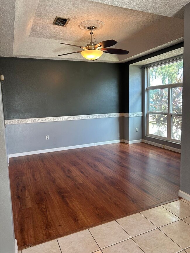 Building Photo - Waterfront Pool Home in Waterford Lakes