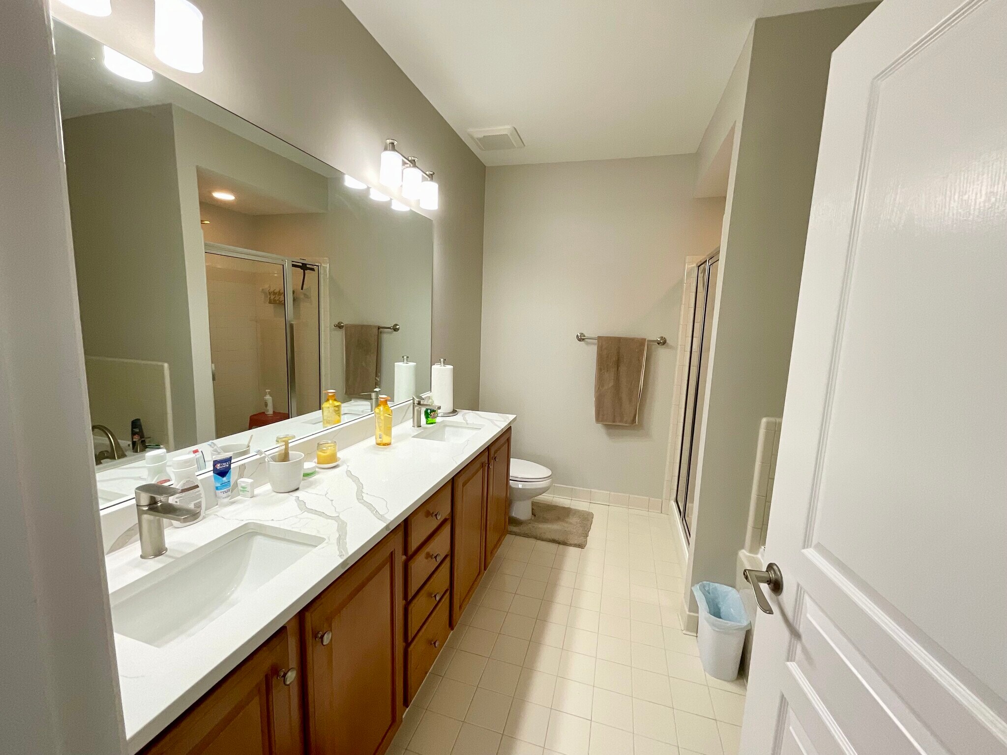 Building Photo - 833 Providence Glen Dr