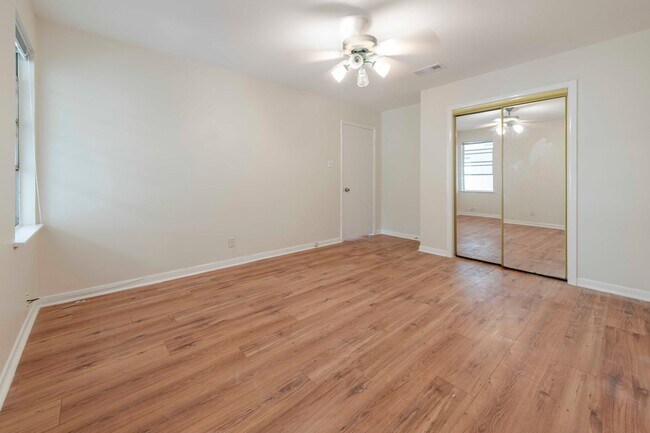 Building Photo - Classic Austin Home in Windsor Park
