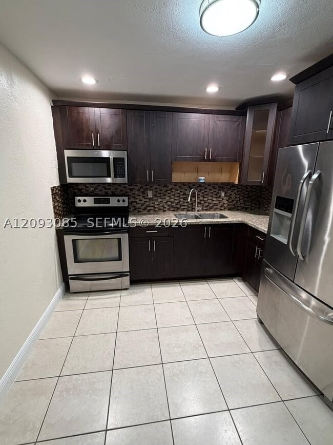 Building Photo - 9332 SW 40th St