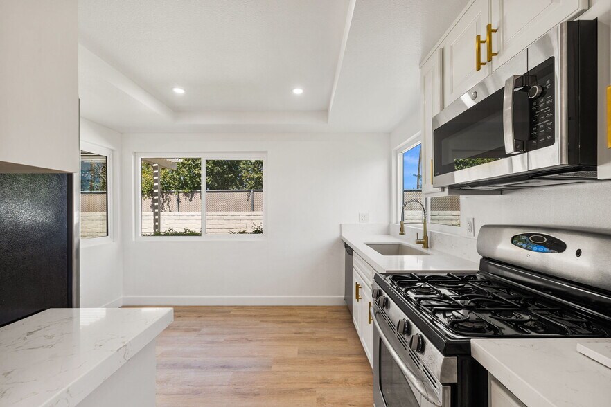 Building Photo - 74930 San Simeon Dr