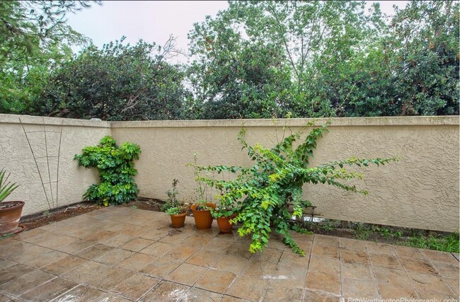 Building Photo - 10878 Creekbridge Pl