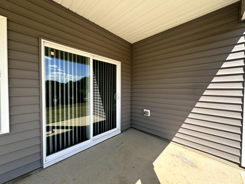 Building Photo - Room in House on Lake Barkley Way