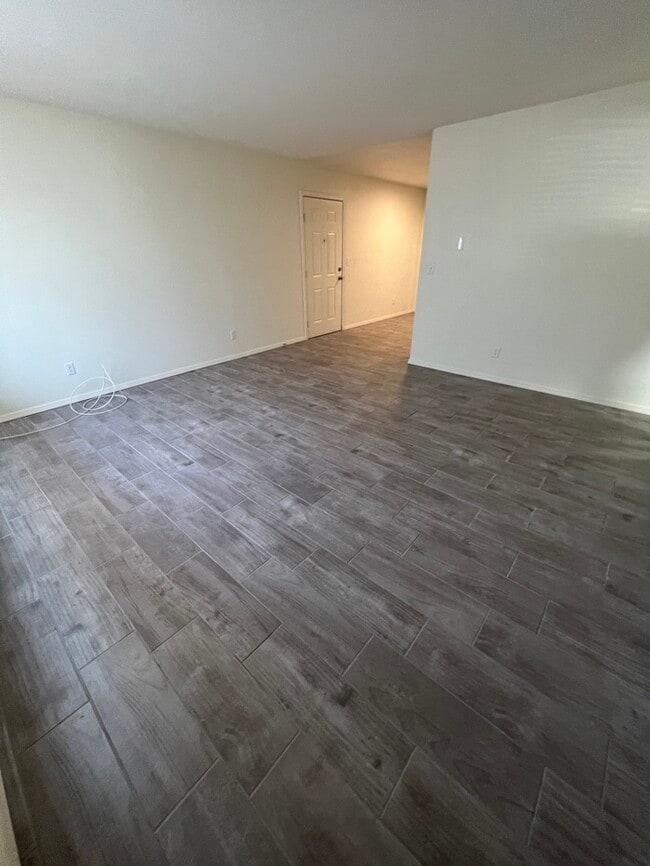Building Photo - Townhome For Rent
