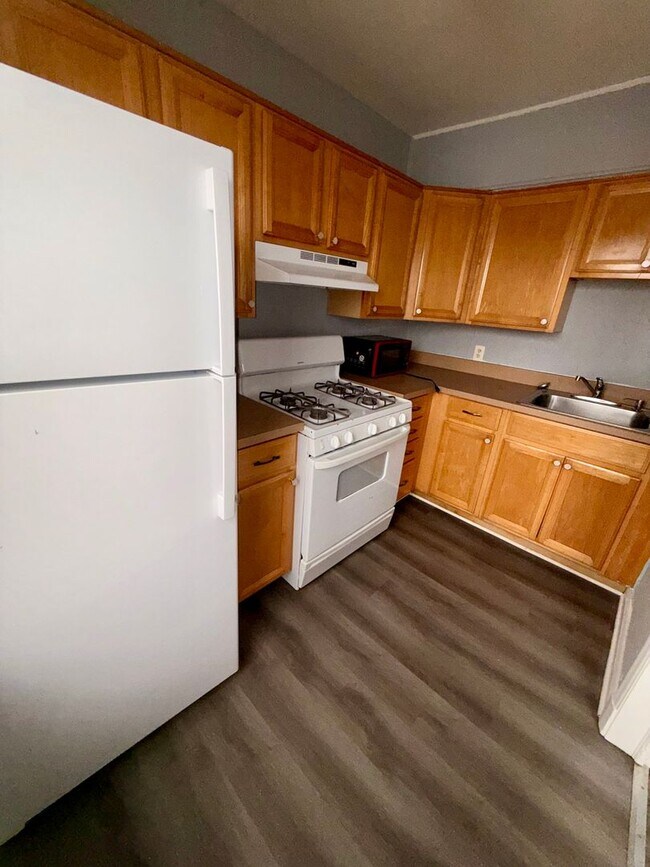 Building Photo - 4002 Edgewood Rd