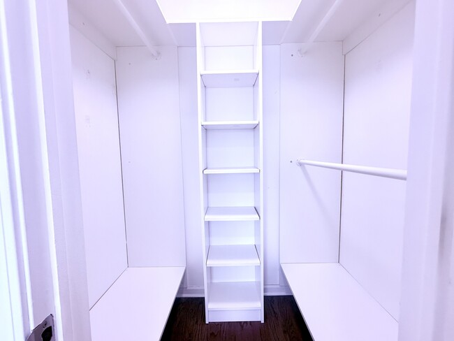 Building Photo - 1533 N Windsor Dr