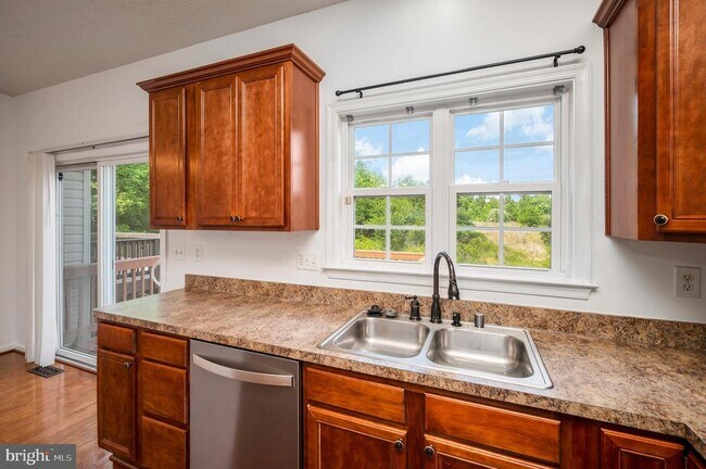 Building Photo - 104 Stingray Ct