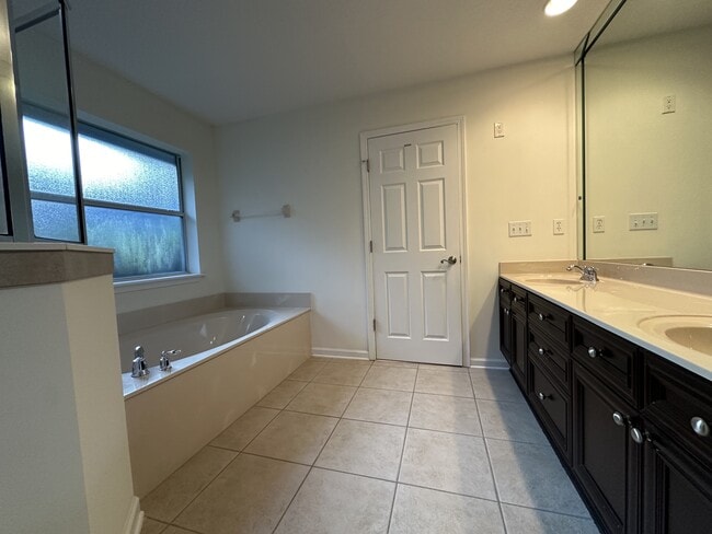 Building Photo - 5204 Comfort Ct