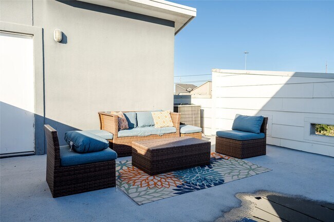 Building Photo - 1205 Summer St