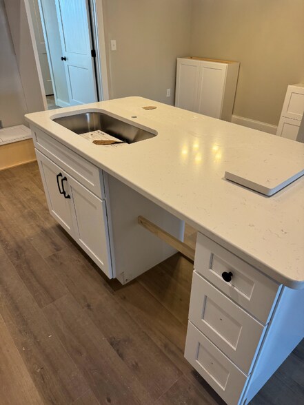 Building Photo - 267 W Spring St