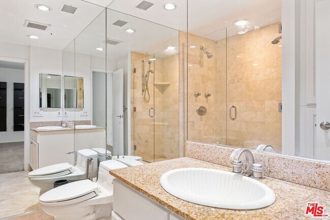 Building Photo - 1131 Alta Loma Rd