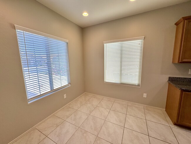 Building Photo - 5576 W Heritage Way