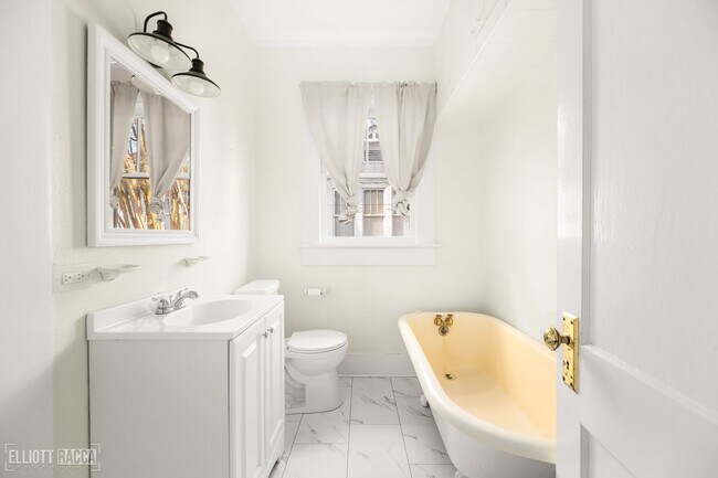 Building Photo - 2301 Hill St