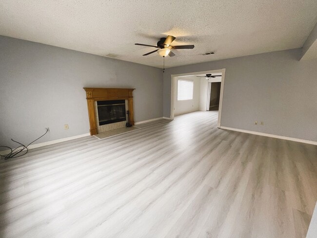 Building Photo - The "Staycation" Vibe