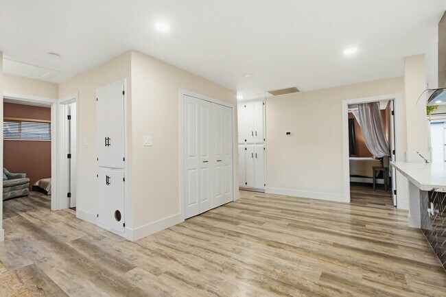 Building Photo - 1418 Marshall St