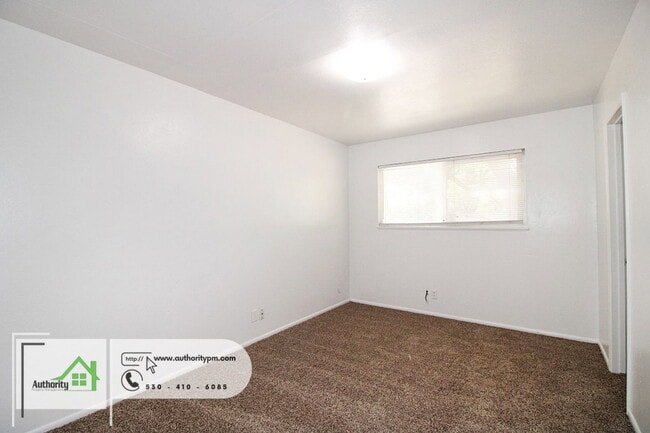 Building Photo - 6482 Leonard Dr