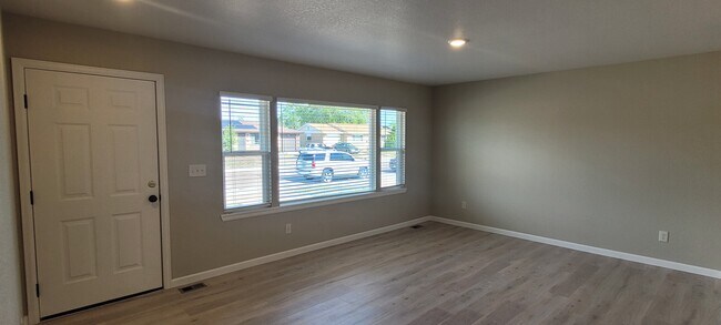 Building Photo - 403 28th Ave Ct