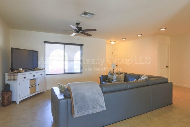 Building Photo - 4239 E San Gabriel Ave