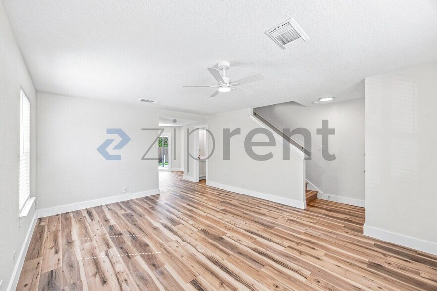 Building Photo - Unit