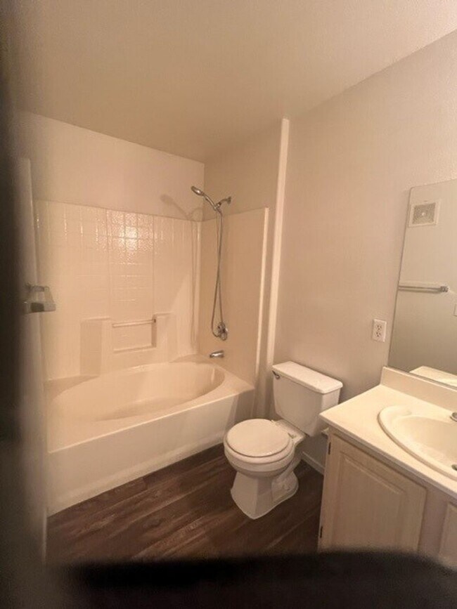 Building Photo - 5710 E Tropicana Ave