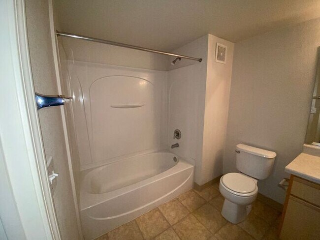 Building Photo - NW Reno Luxury Condo - Fitness Center, Poo...