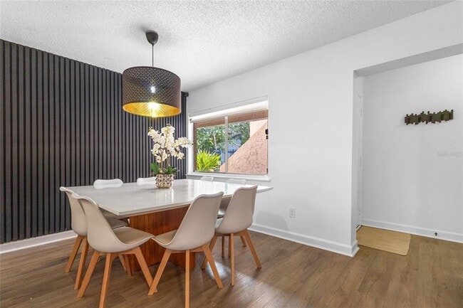 Building Photo - 2485 Lakeway Branch Dr