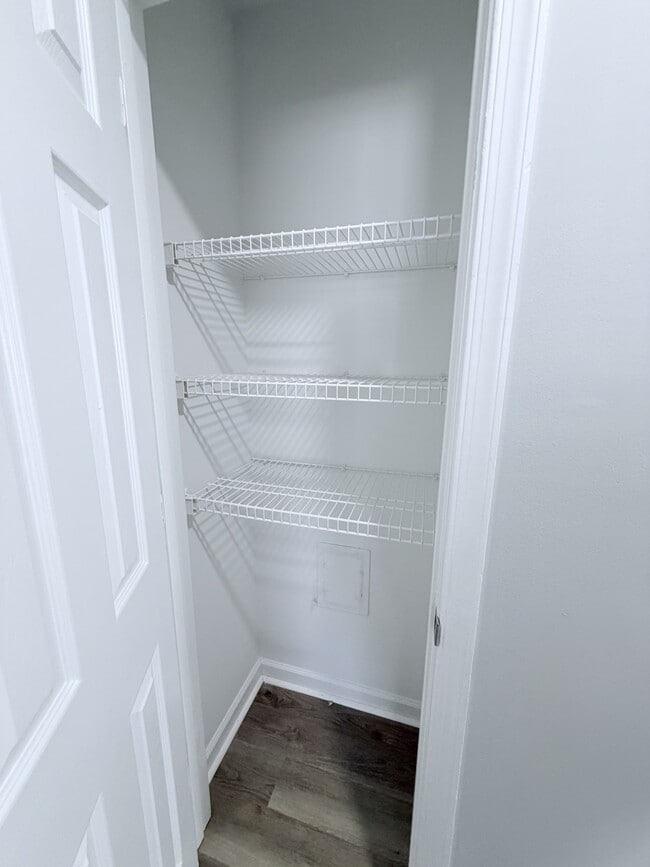 Building Photo - 411 Dover St