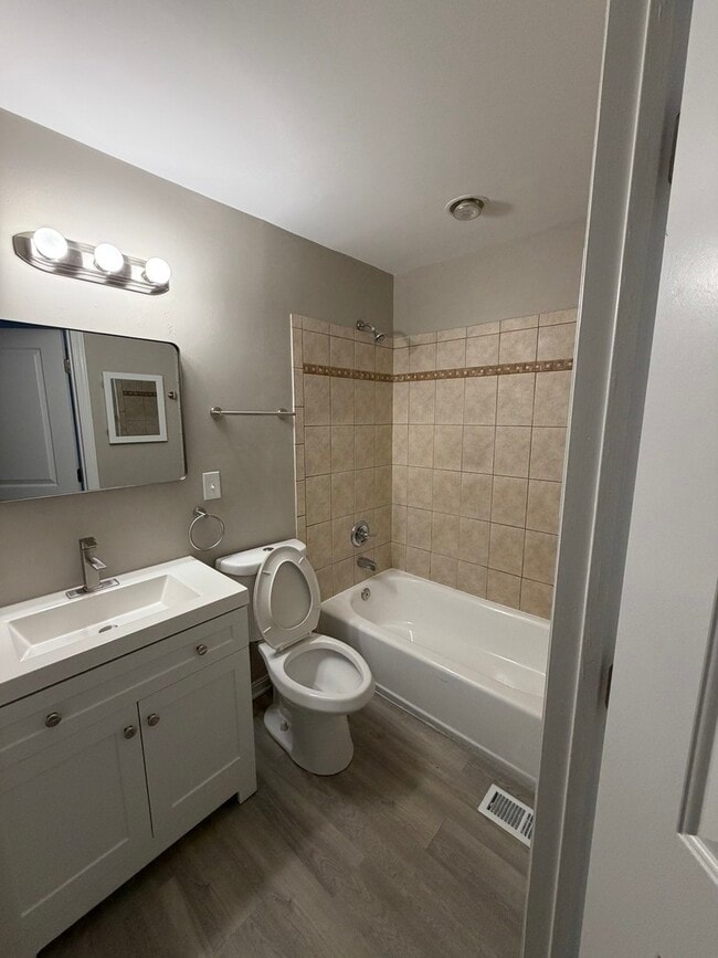 Building Photo - 1840 W Highland Ave