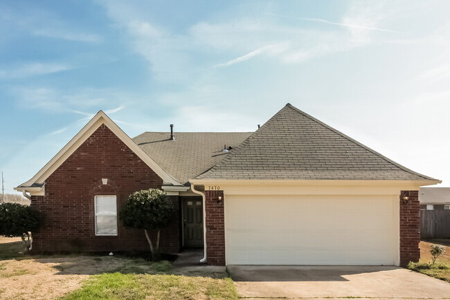 Building Photo - 7470 Jennifer Dr