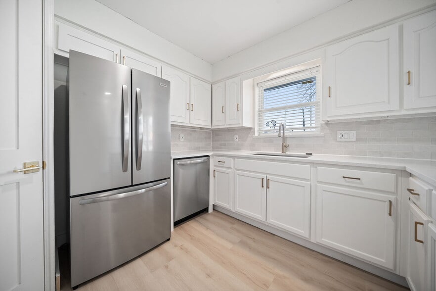 Building Photo - 9980 Brockbank Dr