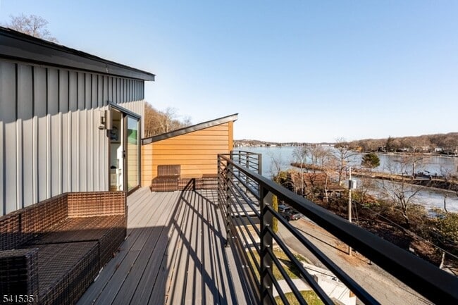 Building Photo - 301 Kingsland Rd