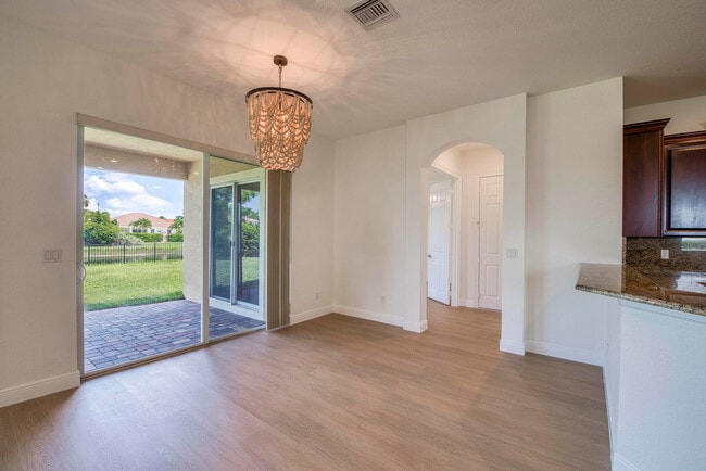 Building Photo - 172 Manor Cir