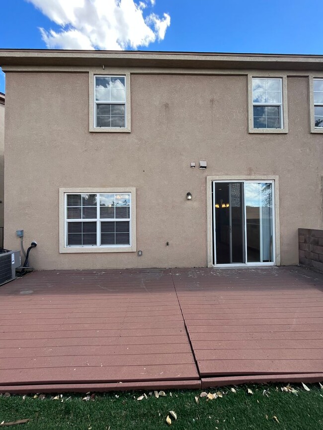 Building Photo - Spacious 3 Bedroom 2.5 Bathroom Home In Vi...