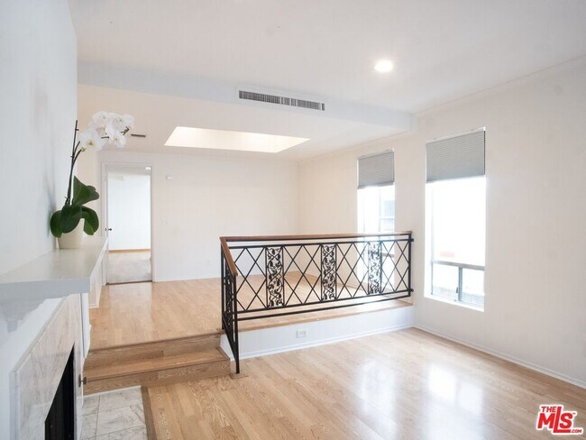 Building Photo - 1655 Selby Ave