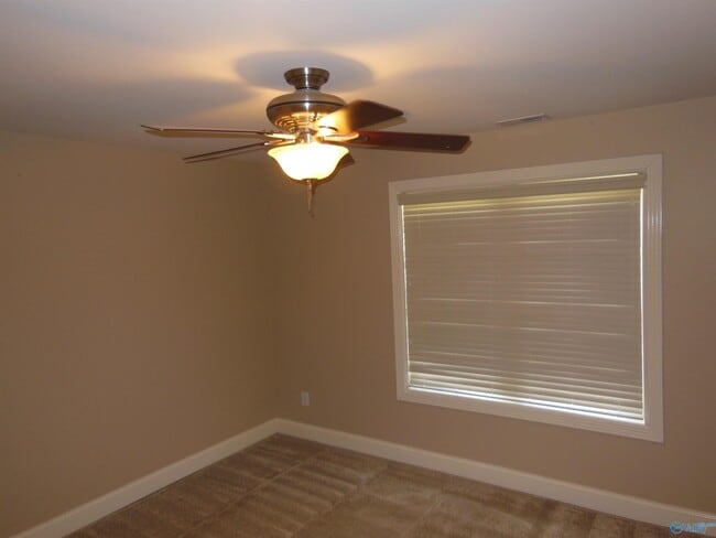 Building Photo - 2604 Little Cove Rd