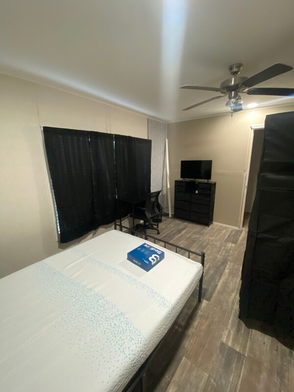 Building Photo - 325 Robin Ln