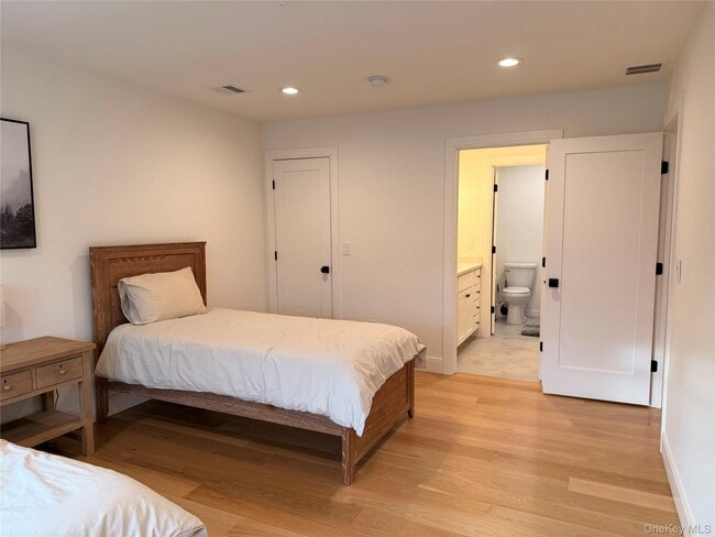 Building Photo - 6 Conifer Ct