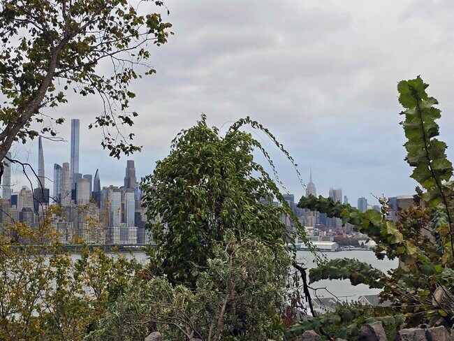 Building Photo - 18 68th St