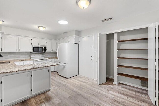 Building Photo - 1409 Desert Quail Ln