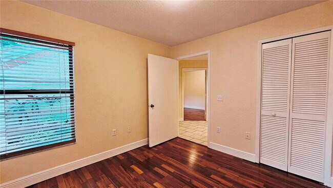 Building Photo - 7813 Sugar Bend Dr