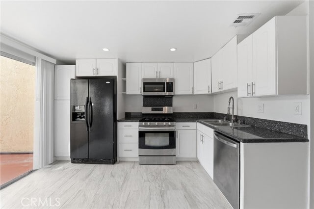 Building Photo - 8633 Balboa Blvd