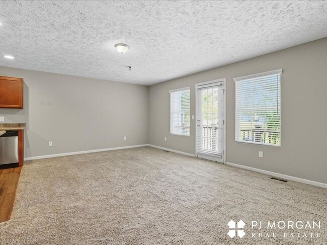 Building Photo - Townhome Rental with Lawn Care and Snow Re...