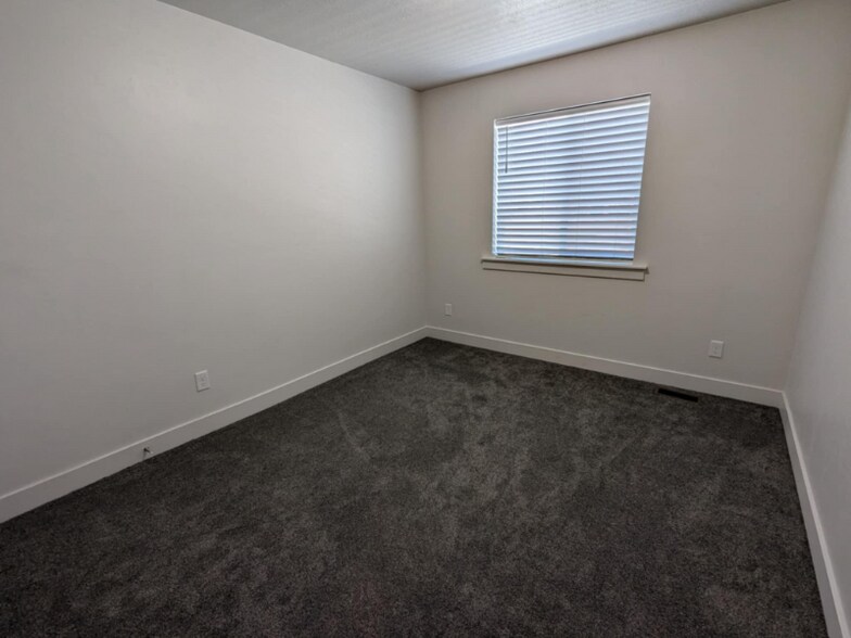 Building Photo - 144 W 1575 N