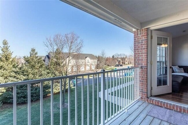 Building Photo - GORGEOUS COMMERCE TOWNSHIP 2 BED/2 BATH MO...