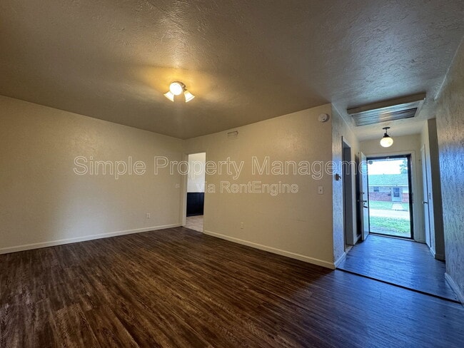 Building Photo - 1400 Brookdale Dr