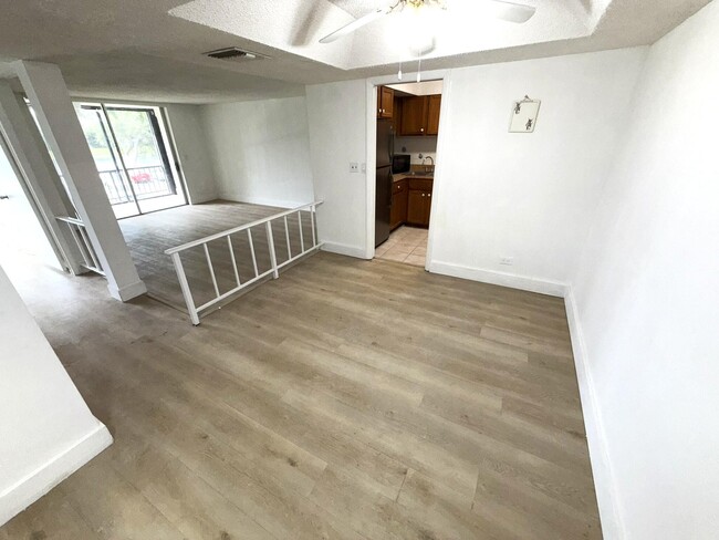 Building Photo - 3690 Inverrary Dr